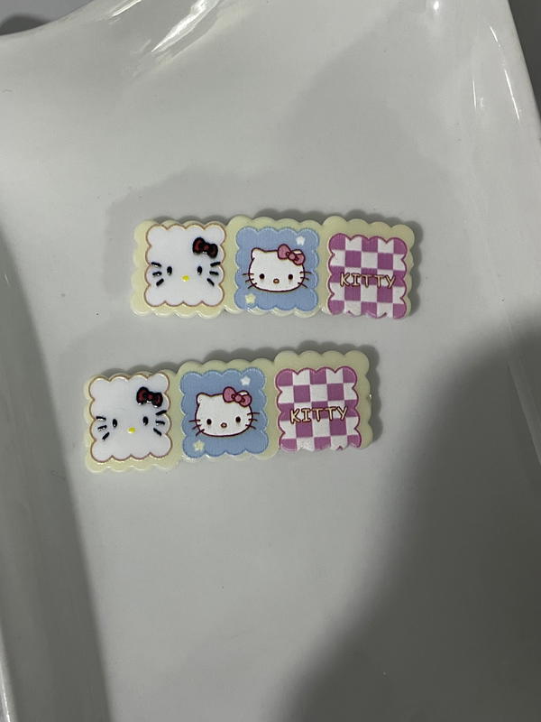 Hello Kitty hair clips Image 1 Preview