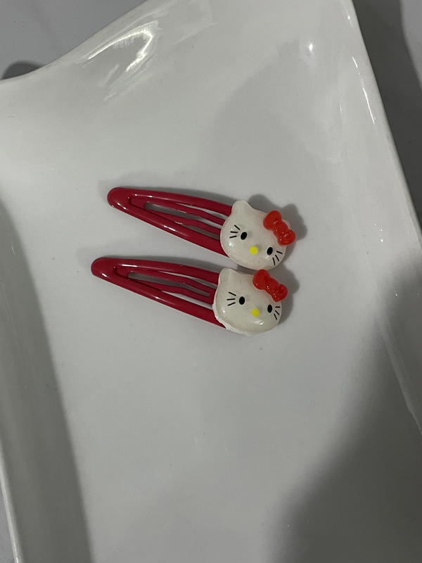 Hello Kitty hair clips Image 1 Preview