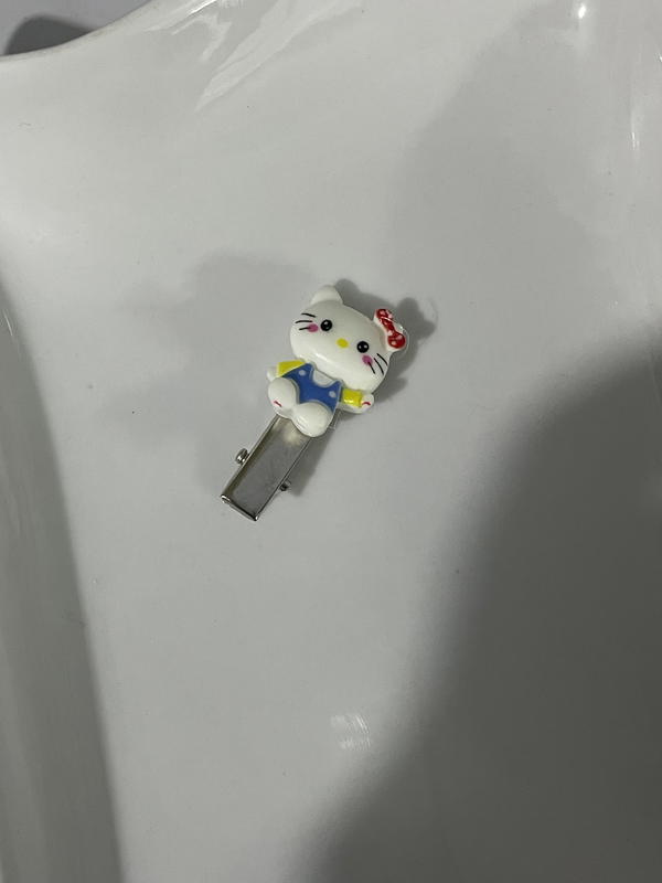 Hello Kitty hair clips Image 1 Preview
