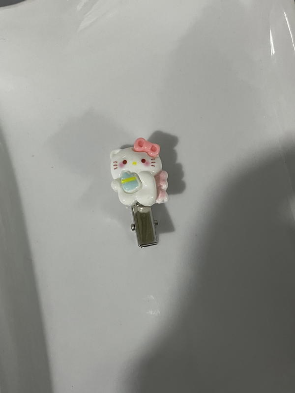 Hello Kitty hair clips Image 1 Preview