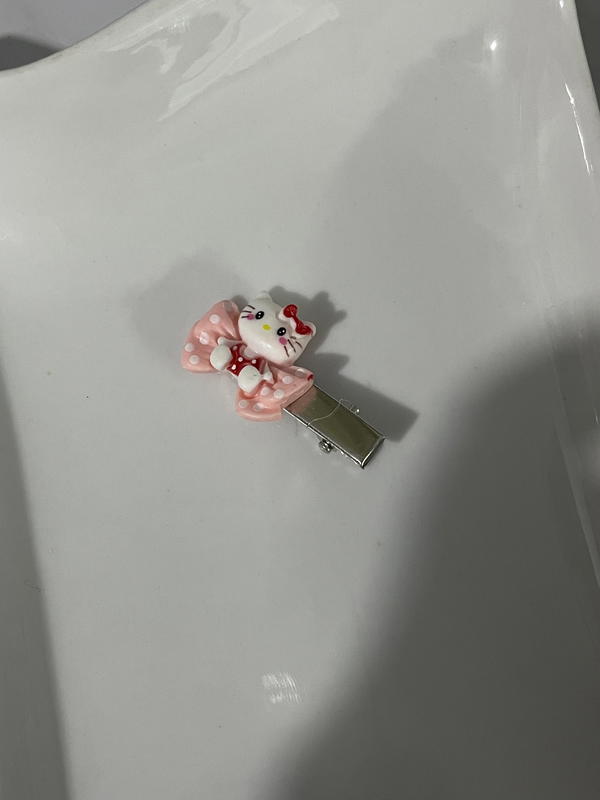 Hello Kitty hair clips Image 1 Preview