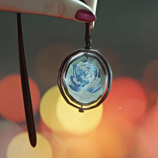 Jinx Blue Rose Rotating Necklace Image 4 Preview