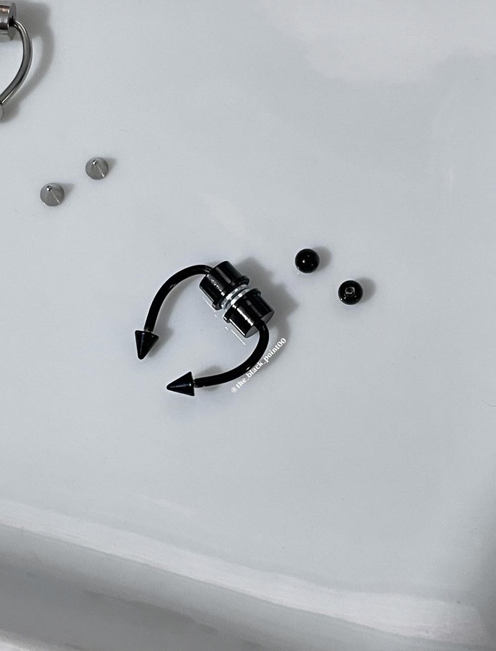 Magnetic Piercing (Changeable)ستنالس  Preview Image