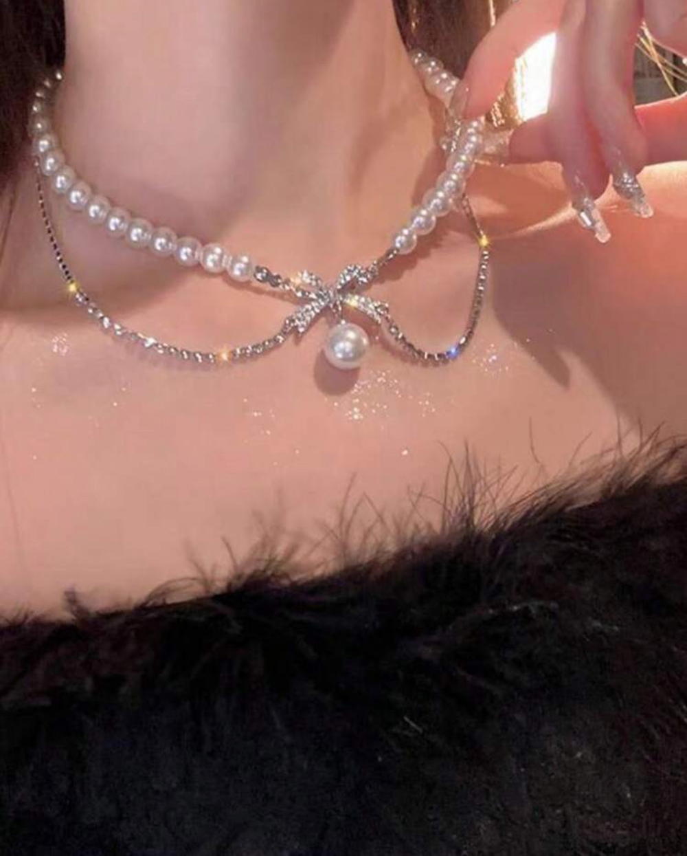 Pearl Bowknot necklace Preview Image