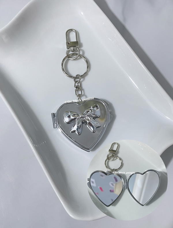 Heart Shaped Mirror bag charm 🩶 Image 1 Preview