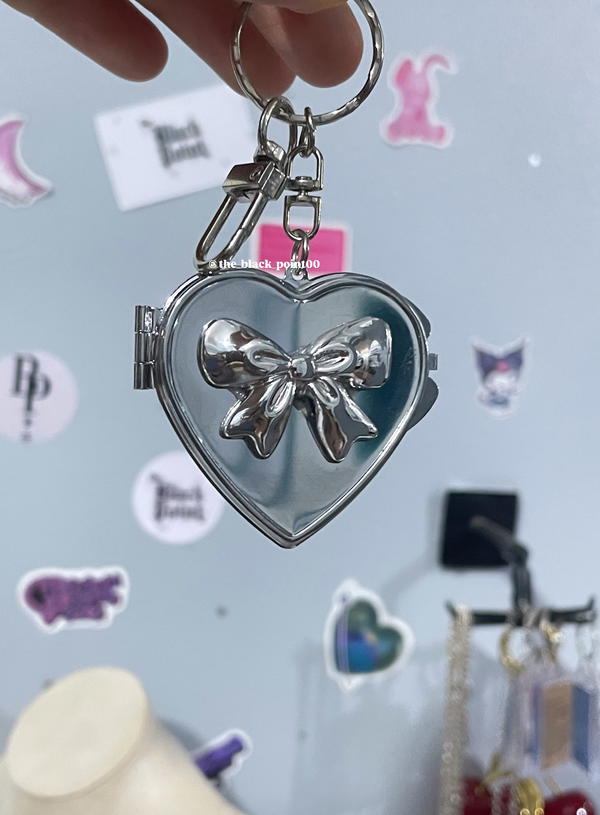 Heart Shaped Mirror bag charm 🩶 Image 2 Preview
