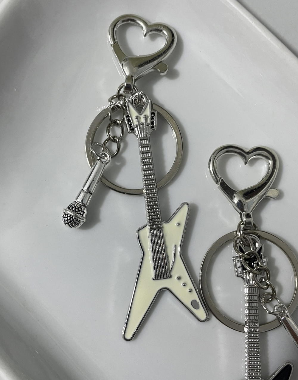 White Guitar Keychain 🎸 Preview Image