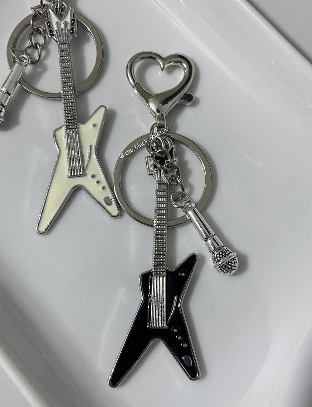 Black Guitar Keychain 🎸 Preview Image