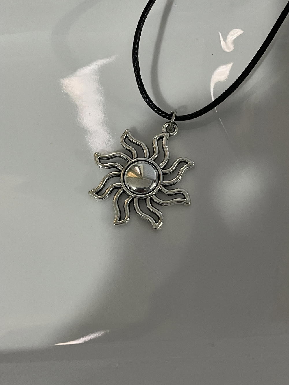 لو حابين تغيرو السلسله لمعدن بدال الجلد اكتبولي في النوتس ( السعر بيختلف)  Preview Image