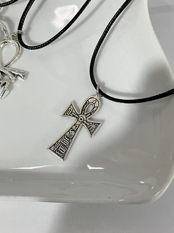 لو حابين تغيرو السلسله لمعدن بدال الجلد اكتبولي في النوتس ( السعر بيختلف)  Image 1 Preview