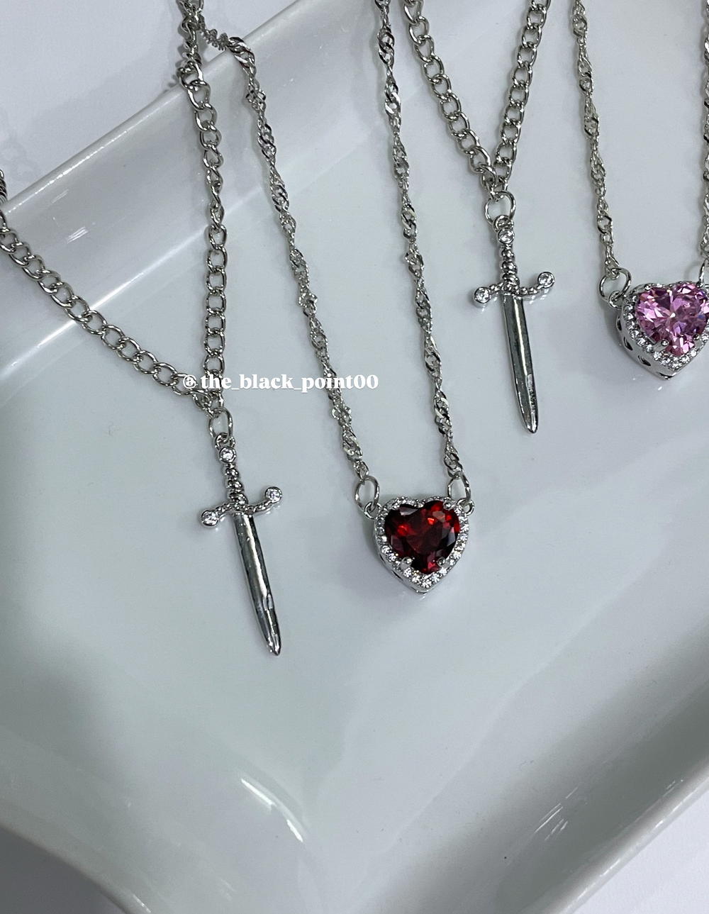 red Royal ♥️ 🗡️ستنالس ستيل Preview Image