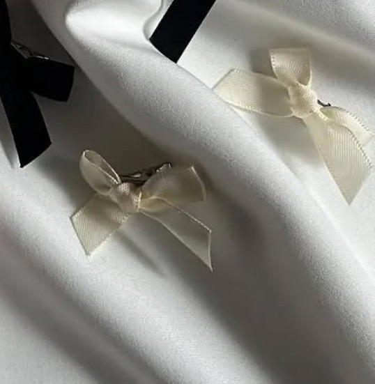 white hair bow Preview Image