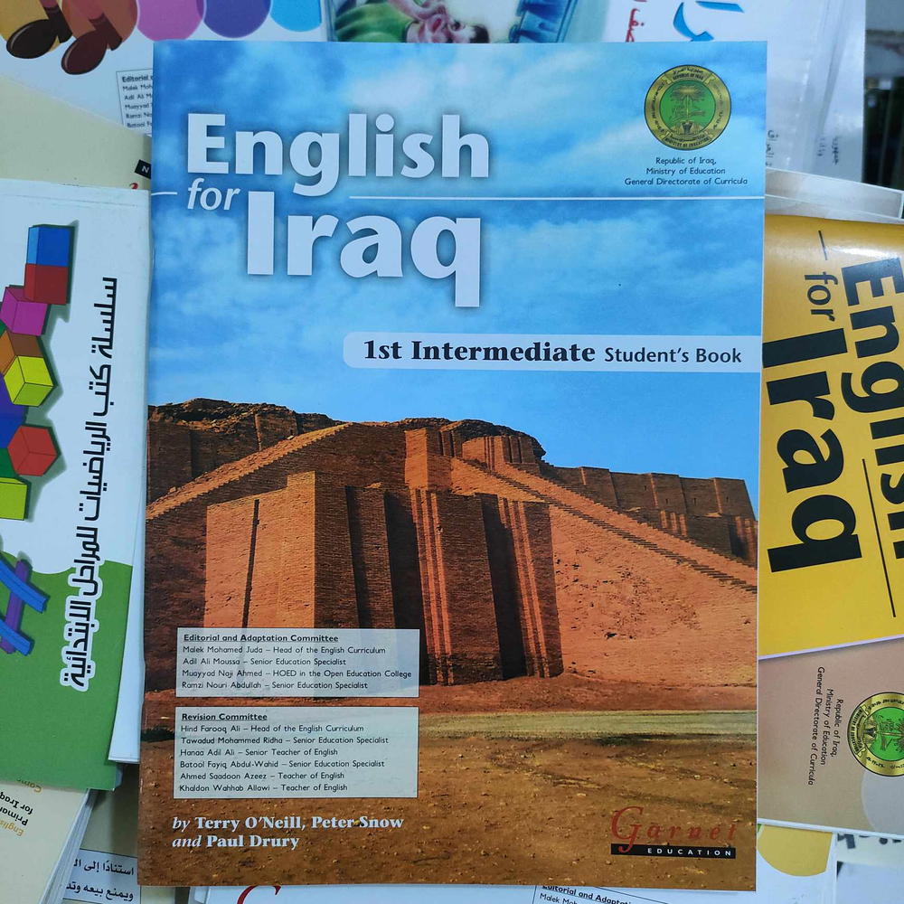 كتاب الإنكليزي الملون للصف الاول متوسط Preview Image