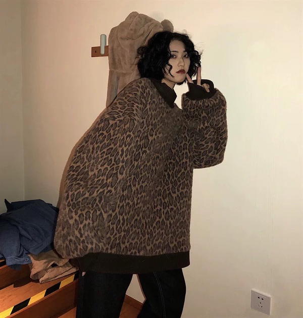 Sweater Image 3 Preview