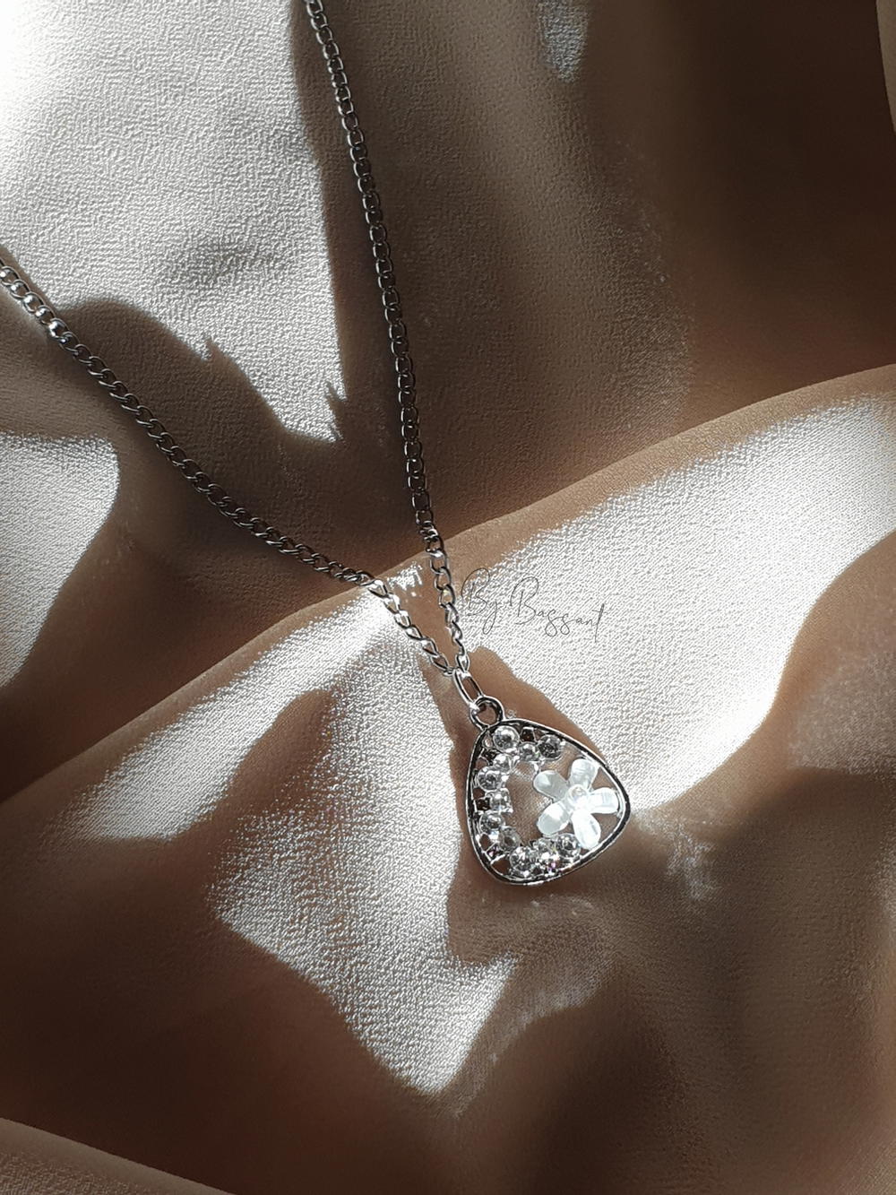 Elegant necklace 🌸 Preview Image