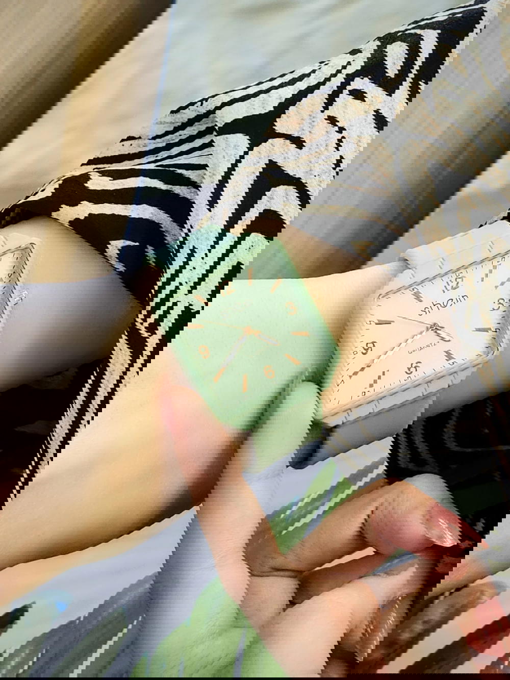 ساعة شي ان مربعه Preview Image