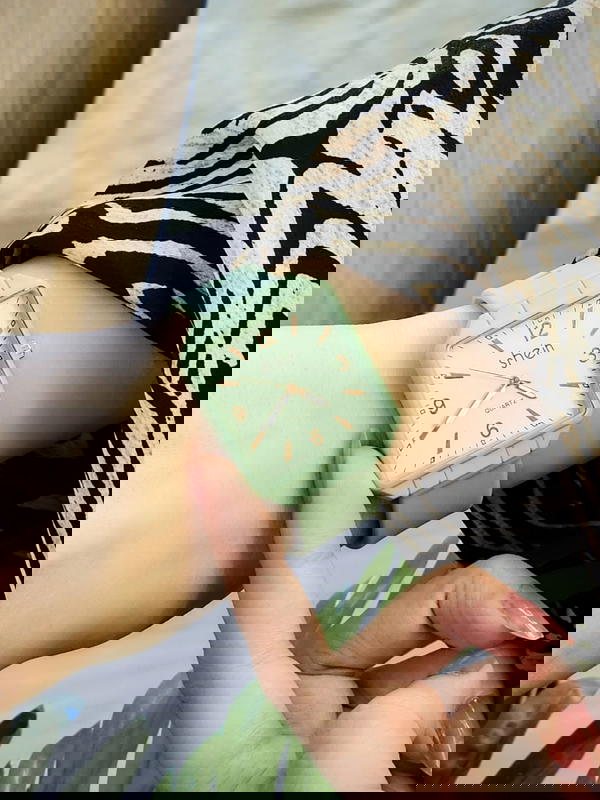 ساعة شي ان مربعه Image 1 Preview