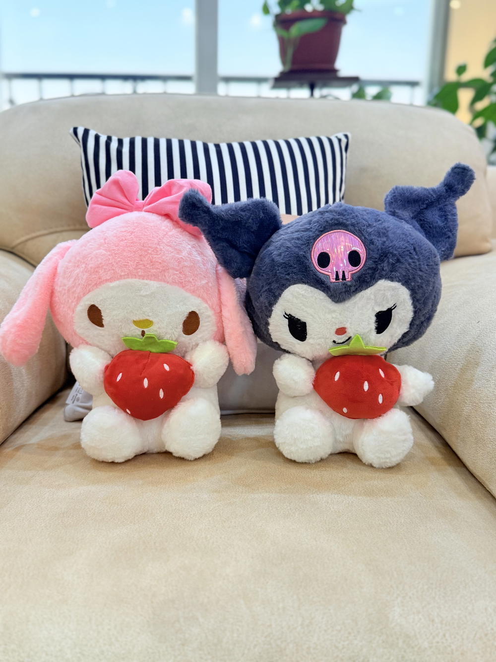 30 cm my melody/ kuromi with straberry Preview Image