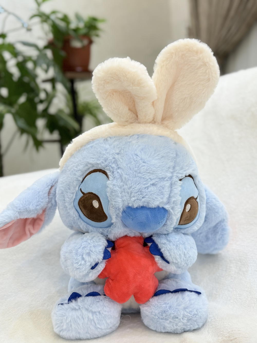 35 cm stitch holding flower plushie Preview Image