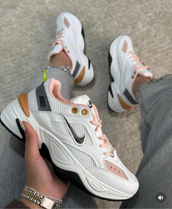 NIKE Image 1 Preview