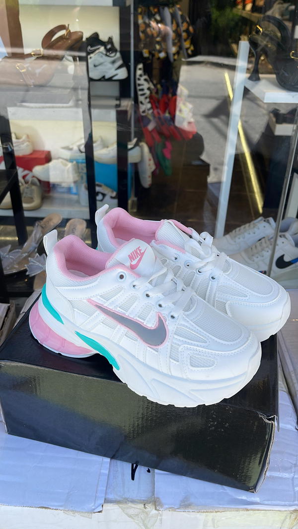 NIKE Image 1 Preview