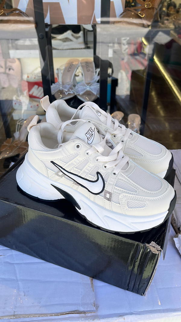 NIKE Image 1 Preview