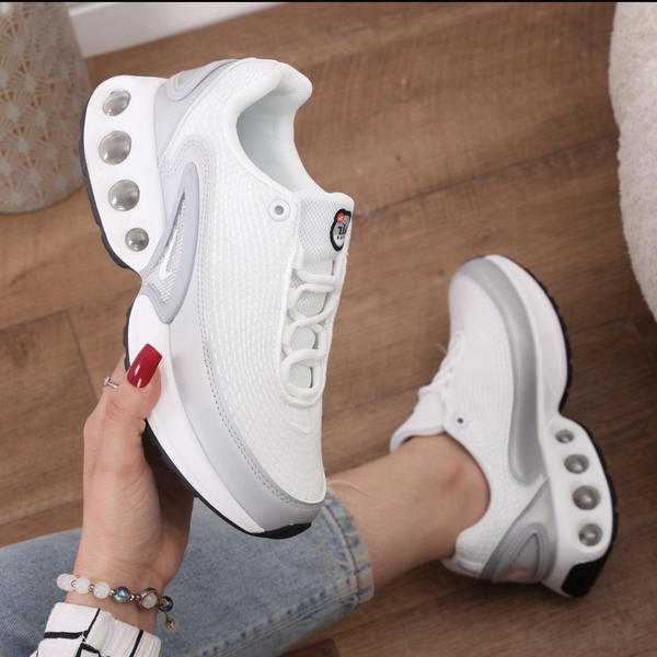 NIKE Image 1 Preview