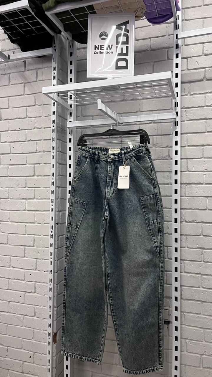 balloon fit jeans Preview Image