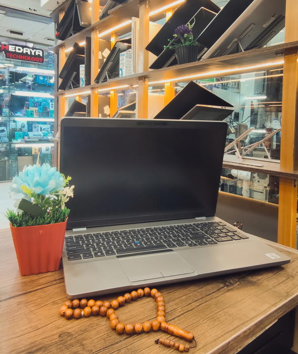 Dell latitude 5561 Image 1 Preview