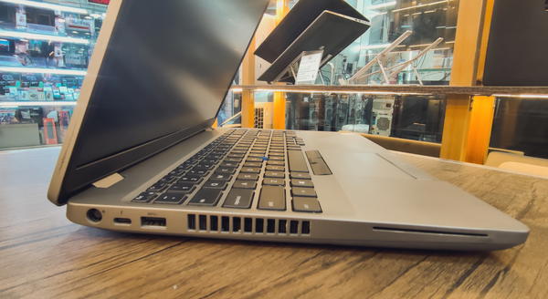 Dell latitude 5561 Image 2 Preview