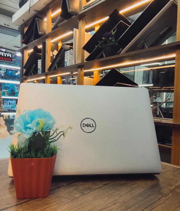 Dell latitude 5561 Image 4 Preview