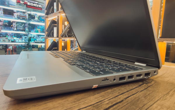 Dell latitude 5561 Image 6 Preview