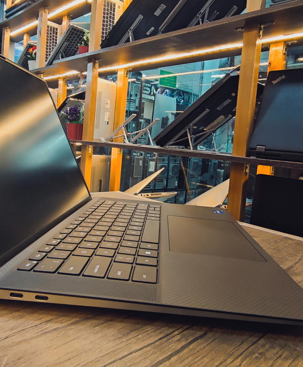 Dell precision 5560 Image 2 Preview