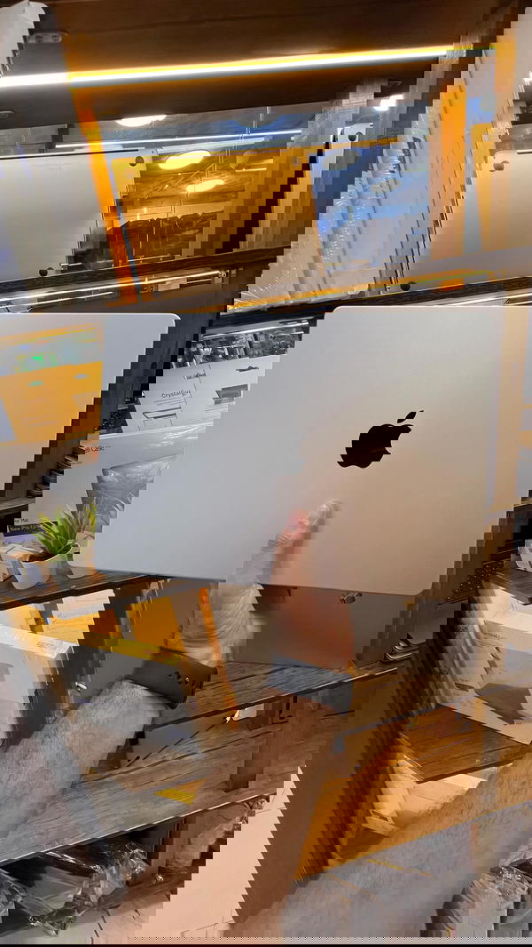 MacBook Pro M1 2021 Image 2 Preview