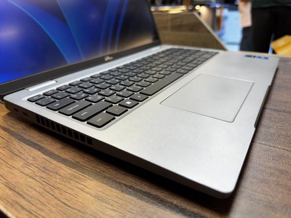 Dell precision 7560 Image 3 Preview