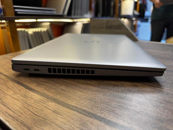 Dell precision 7560 Image 4 Preview