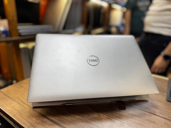 Dell precision 7560 Image 5 Preview
