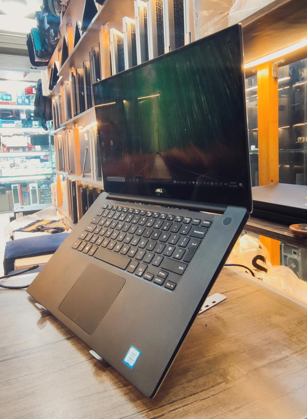 Dell precision 5540 Image 3 Preview