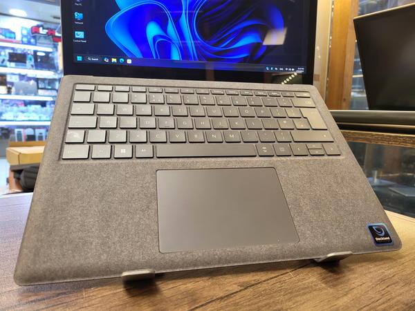 Microsoft surface pro 1950 Image 2 Preview