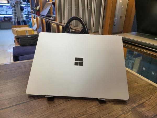 Microsoft surface pro 1950 Image 3 Preview