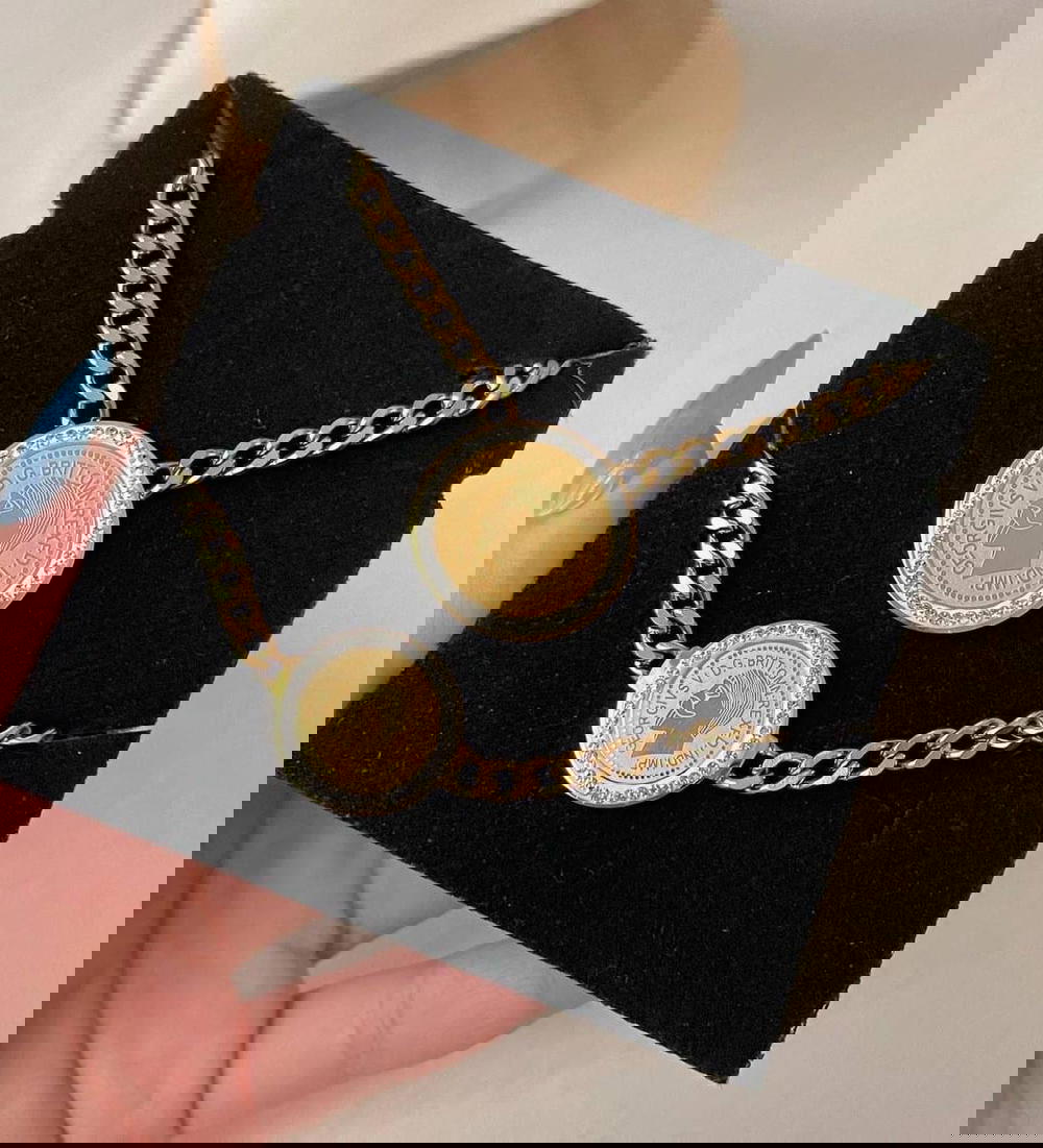 طقم كوين Preview Image