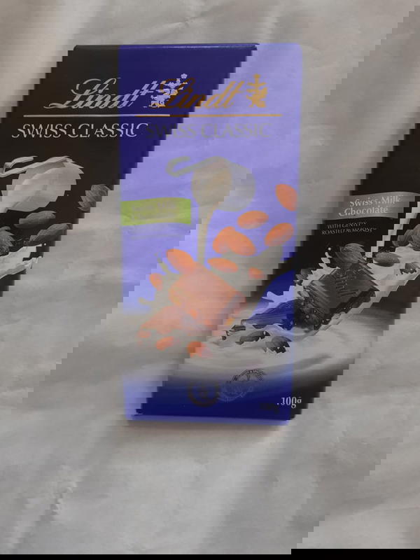 ليندت حليب ولوز Image 1 Preview