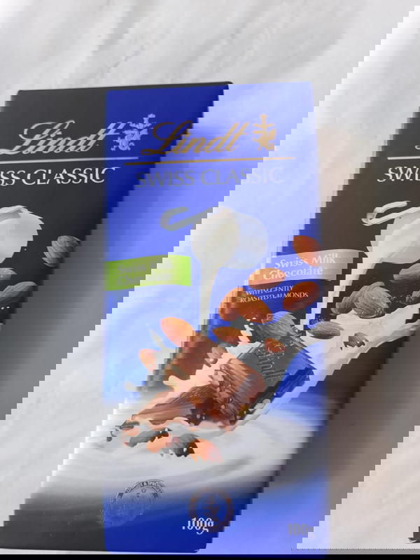 ليندت شوكولاته بيض لوز Image 1 Preview
