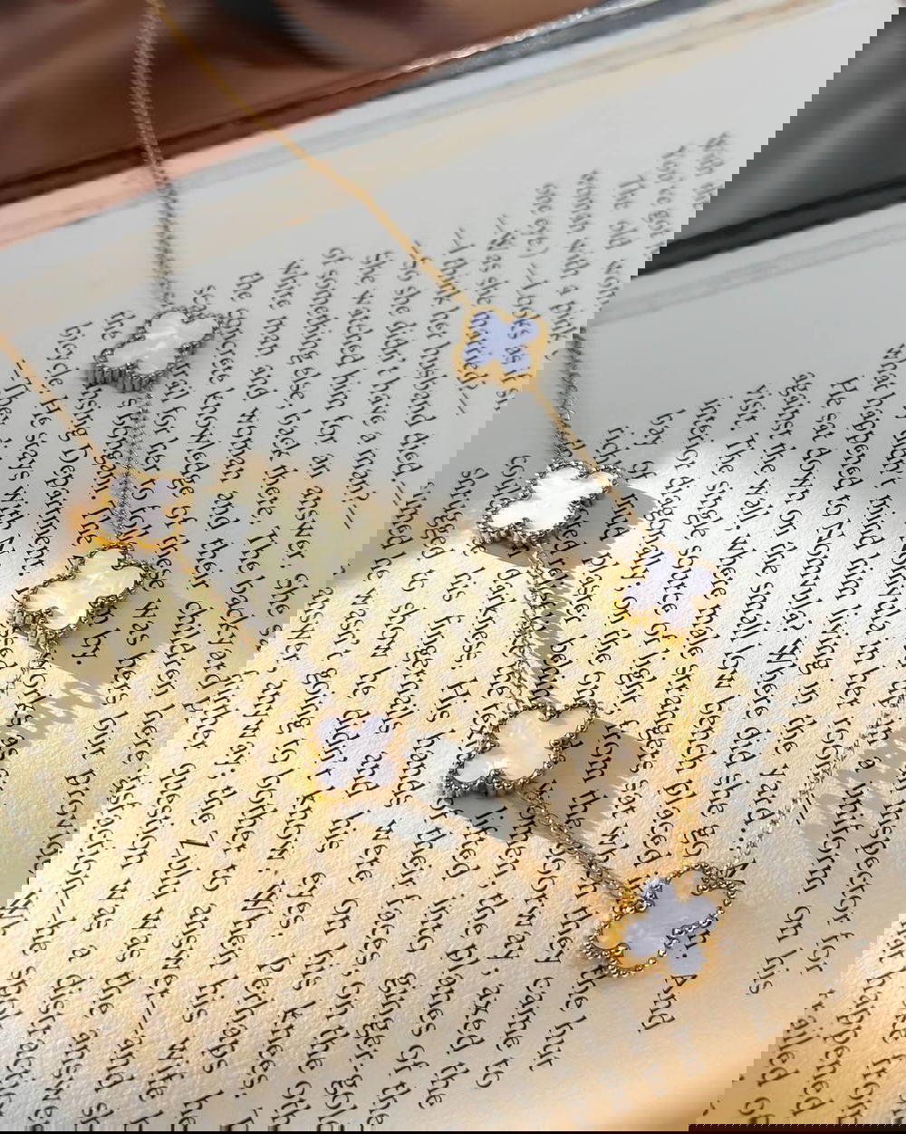 كوليه فانكليف ابيض  Preview Image