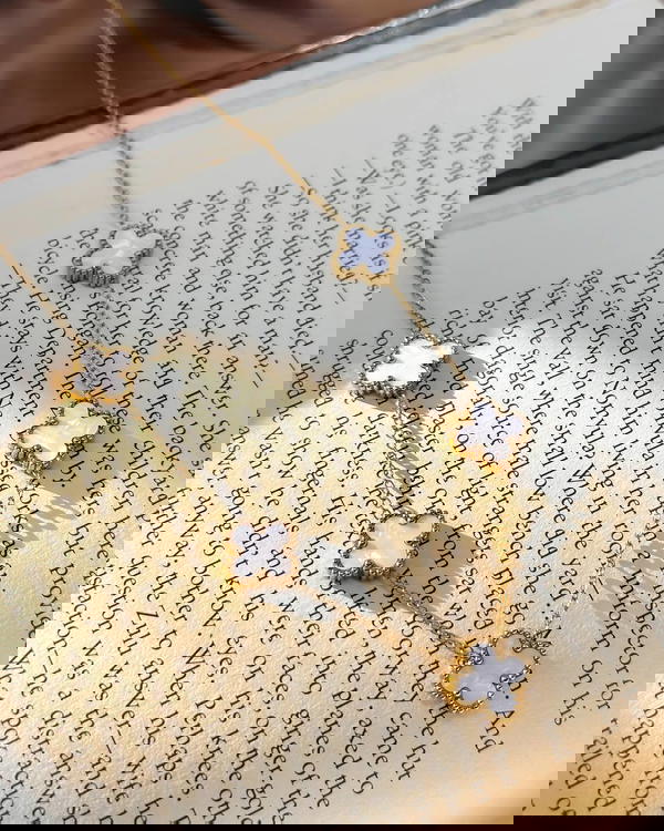 كوليه فانكليف ابيض  Image 1 Preview