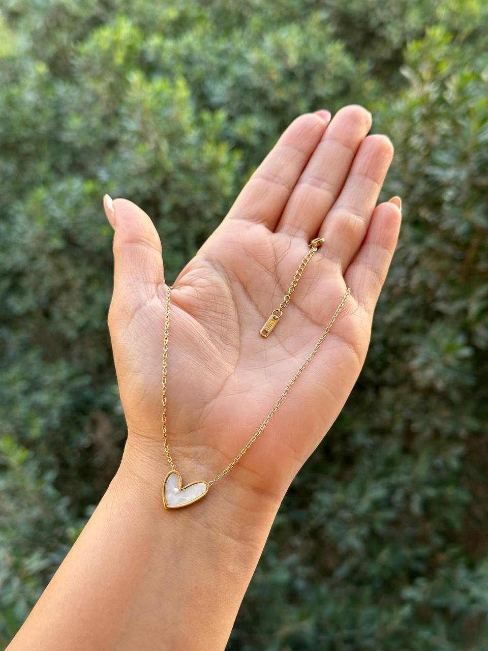 سلسلة قلب صدف ابيض Preview Image