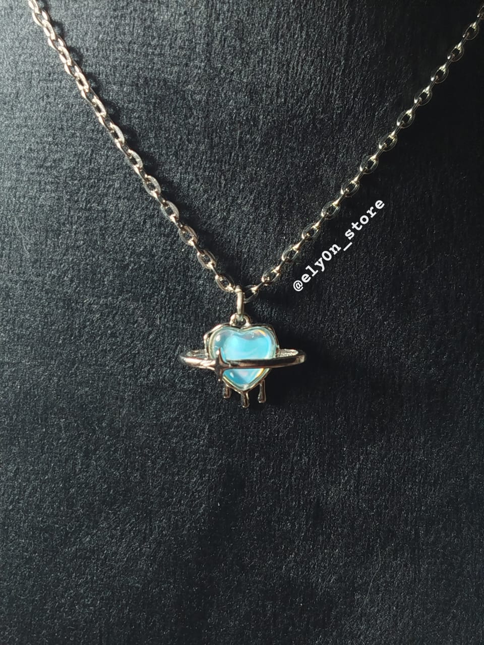 𐔌 . Melting heart Necklace ୧ Preview Image
