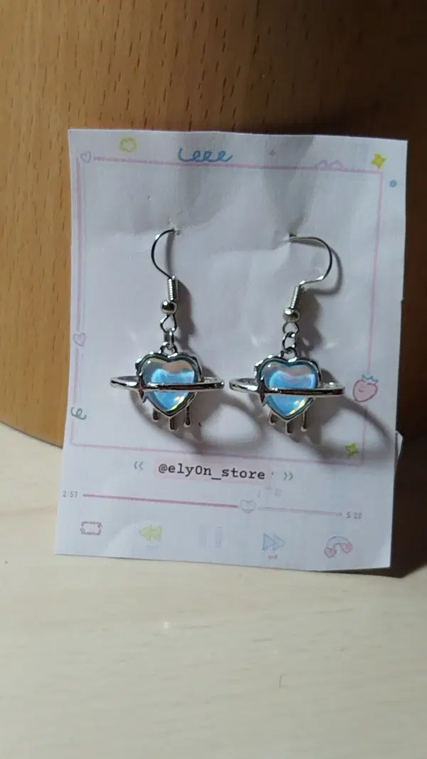 Melting heart earrings Image 3 Preview