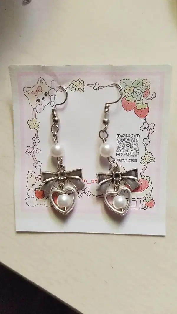 bow heart earrings  Image 1 Preview