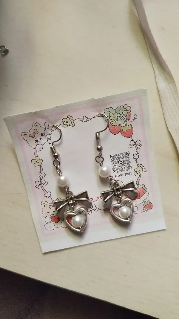 bow heart earrings  Image 2 Preview